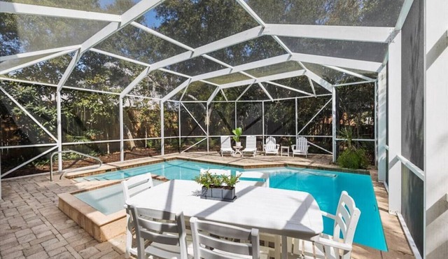 Saltseeker Peaceful Pool & Easy beach access w/golf cart