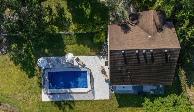 Saltwater Pool BBQ Patio Playroom Minutes2Beaches
