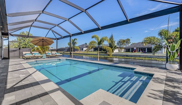 Saltwater Pool, Game Room & Canal-View Escape - Gold Coast Getaway - Roelens