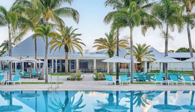 Sandpiper Bay 2BR King Ste Breakfast, Pool & Gym