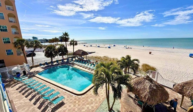 🌴Sandy Shores #204 - Across from John's Pass, Pool, Gulf front!🌴
