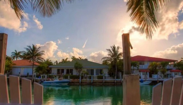 Save 10% on Last-Minute Bookings, on the water, Cabana Club & Key Colony Beach