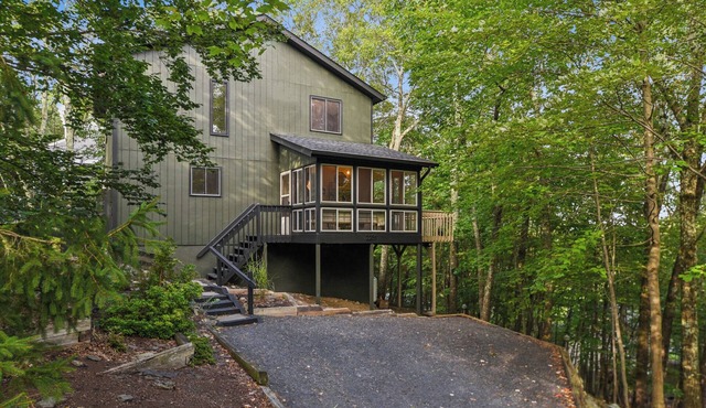 Saw Creek Chalet Pools Lake Firepit Deck Gas Grill By Bushkill Falls