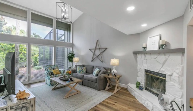 Sawgrass Splash! 2 bed/2 bath.WALK to the BEACH!