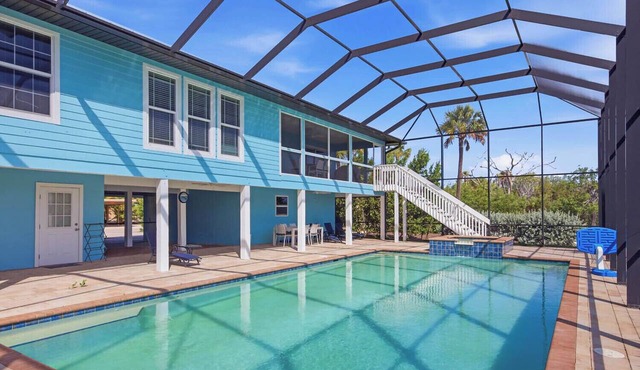 Sea Bell Home - Short walk to Bowman`s Beach. Spacious vacation rental home