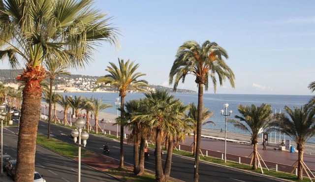 Sea View Apartment in Nice
