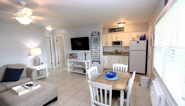 Seabreeze-1 bedroom condo-close to the beach