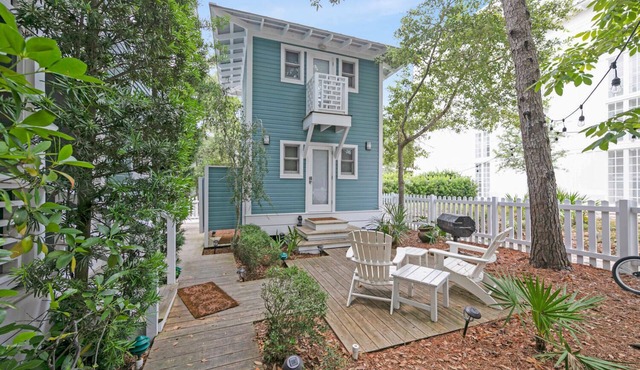 Seaside "Every Hour" | 1 BR | Sleeps 2 | Next to Chapel | Easy walk to Town