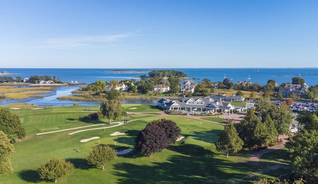 Seaside Serenity: 2B 1B, Patio,Near Beach