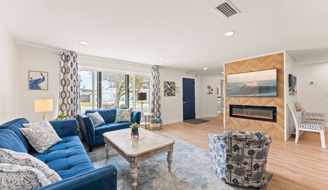 Seaside Serenity Retreat — Steps to the Beach with BBQ & Tiki Hut 🌊