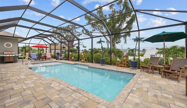 Seaside Sunset Oasis Open Concept Pool House With Lanai & Private Fenced In Yard