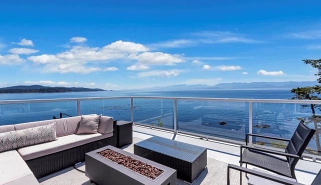 Seawood Oceanfront Suite: 2-Bed with Private Beach! in Sooke