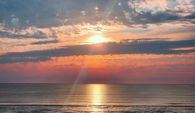 Seaz The Dayz in a Newly Renovated Oceanfront Studio POOL/OCEAN ACCESS OPEN