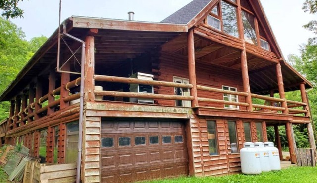 Secluded Authentic Log House w/valley view!