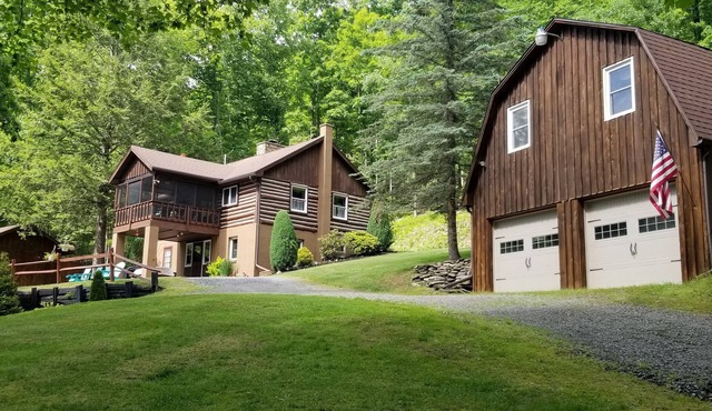 Secluded mountain cabin on 42 wooded acres/pond/game room/Pa. Canyon/rail trail