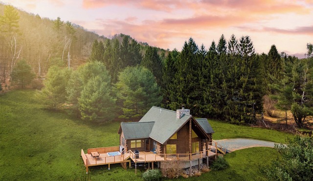 Secluded w/Deck Views, Hot Tub, & Ping Pong | Hudson in the Berks by AvantStay