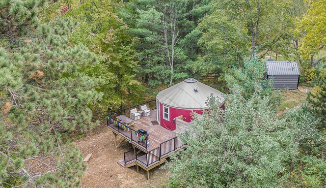 Secluded Yurt Wood-Fired Hot Tub Outdoor Shower