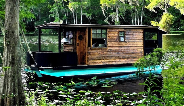 Secret Cove Cabin Boat - Romantic River Getaway