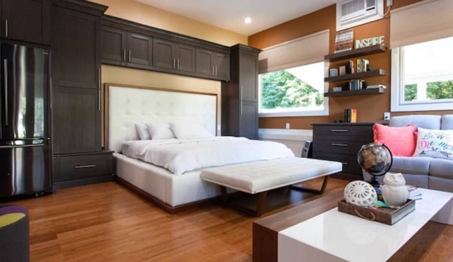 SECRET HIDEAWAY: LUXURY L.I. STUDIO W/PRIV. ENTRN