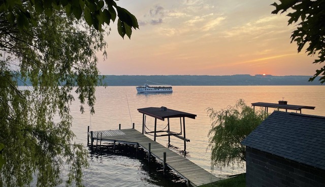 Seneca Lake Waterfront Cottage with Hot Tub on FLX Wine Trail