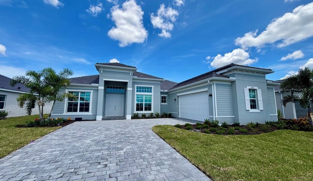 Serene 3-bedroom/3 Bathroom house with hot tub/pool in charming Venice