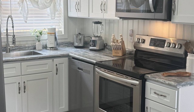 Serene Bungalow in Charming Grand Bay near Beaches/MS Gulfcoast/Mobile AL!