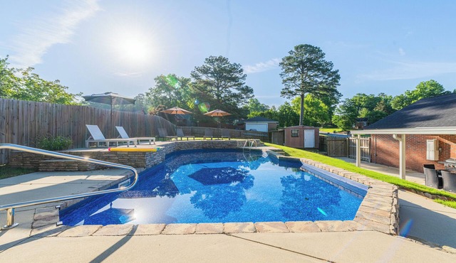 Serene Modern Getaway with Pool&games
