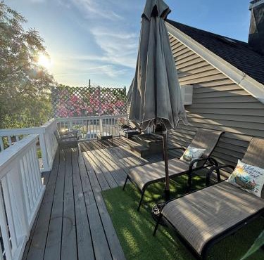 Serene Retreat near JFK Private Balcony, Yard, and Pool Access