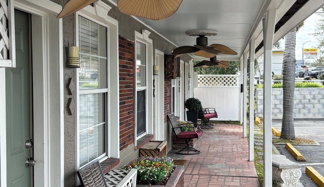 Shamrock Cove Inn