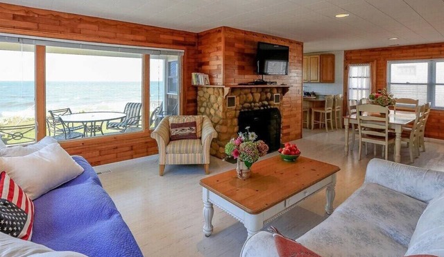 Shorecrest Beach House + Beach Front + Ocean views