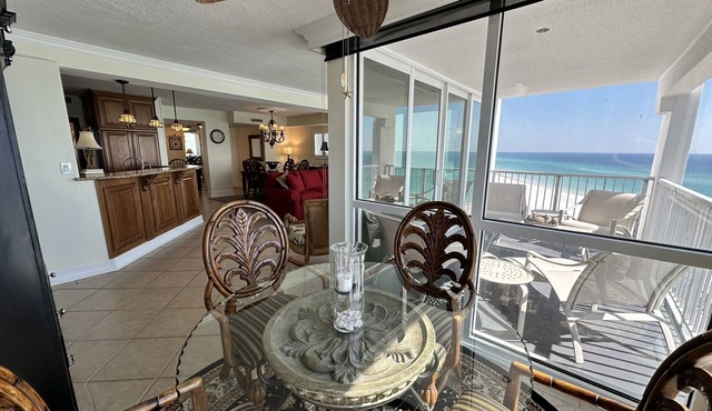 Shoreline Towers 2076 (sleeps 7) Beach Setup Included (March 1-October 31)