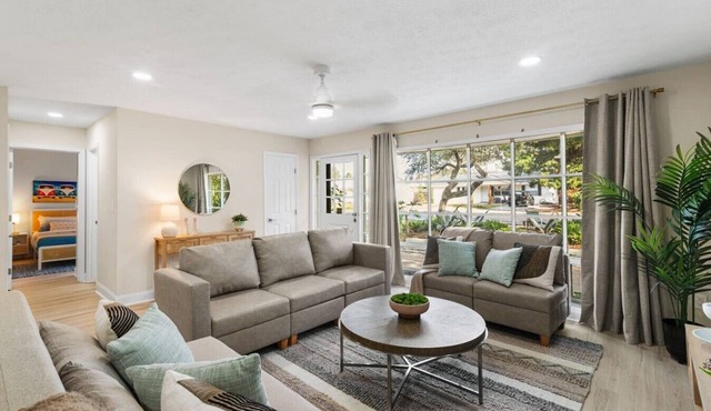Shores Patio Retreat with Hot Tub SMV Sleeps 8