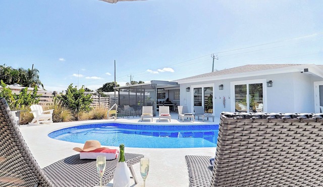 Siesta Key 3BR w/Heated Pool, Game Room & Lanai