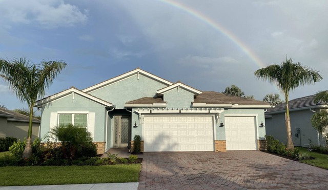 SINGLE FAMILY HOME IN DESIRABLE NAPLES RESERVE