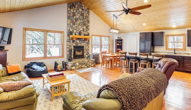 Ski, Hike & Ride On-Site: 80-Acre Retreat in Boon
