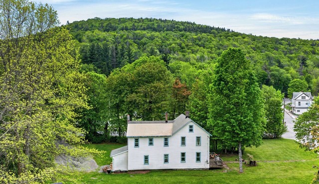 Sleeps 20 | Historic Catskills Lodge Firepit + Near Skiing | The Klondike