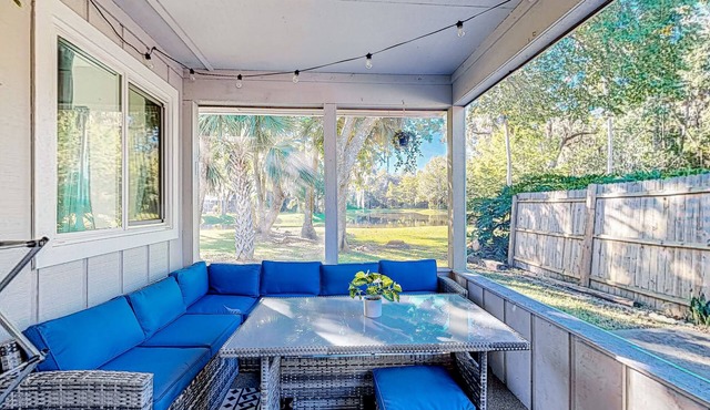 Snowbird-friendly home near the beach with patio, washer/dryer, & central AC