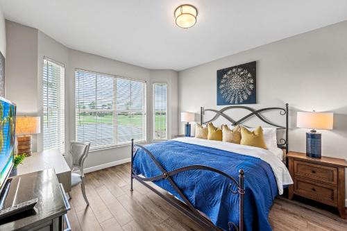 Solterra - newly remodeled luxury 3BR condo with lake and golf views, access to resort pool, hot tub, and golf courses at Lely Resort! Close to Naples beaches, 5th Avenue S, and Marco Island! Ideal for families or groups, perfect for a summer vacation!