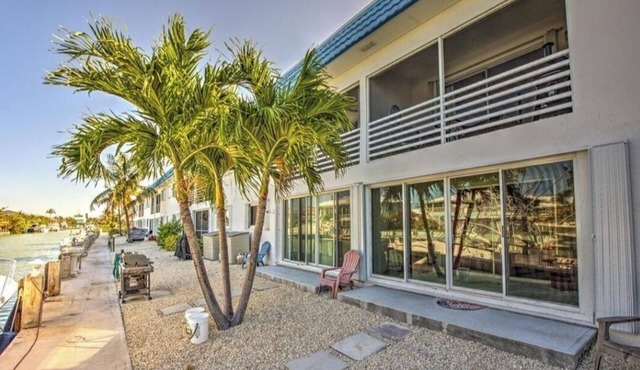 Sombrero Beach Vacation 2/2 Condo