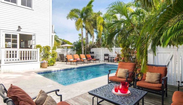 *SOUTHERNMOST HOSPITALITY VII* 7BR/7BA & Pool + LAST KEY SERVICES.