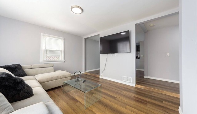 Spacious 2BR/2BA Elmont Apt – Private Entry