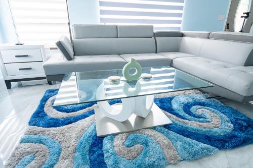 Spacious 2BR Retreat Fast WiFi Self Check-in- Watch Major international sporting event in Comfort