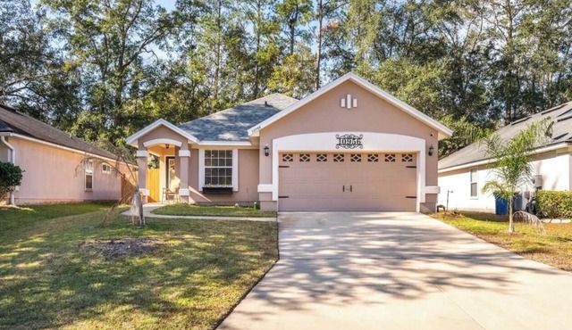 Spacious 4-Bed Oasis with Patio & Games in Quiet Area