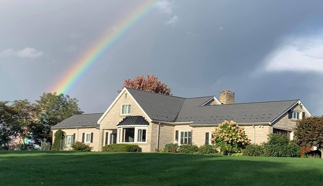 Spacious 4-bedroom house right off turnpike in Irwin