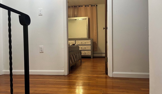 Spacious 4-bedroom house with WiFi and AC in Union. 2mnts to majors HW.