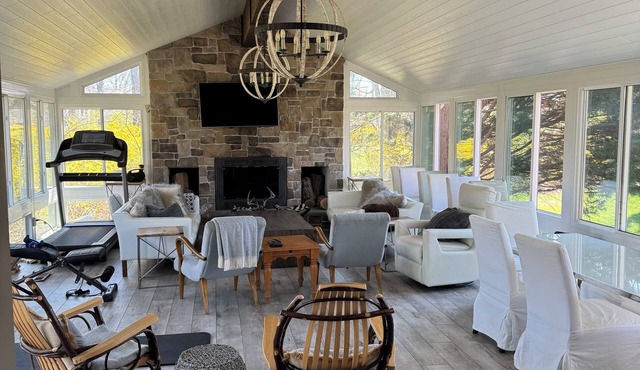 Spacious 4-bedroom in Morristown RedBulls Practice Fields and MetLife Stadium
