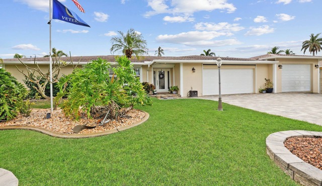 Spacious 4-bedroom POOL home: Quick gulf access by boat. Best Sunsets in SW FL!