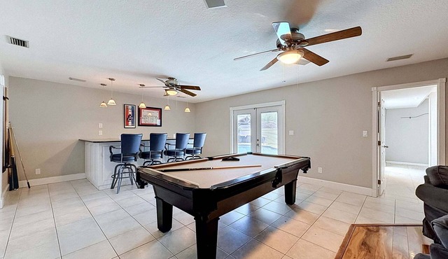 Spacious 4-Bedroom Pool Home near Seminole Beach