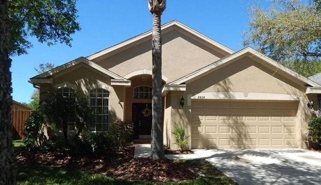 Spacious 4B2B House in New Tampa - minutes to i-75 and i-275