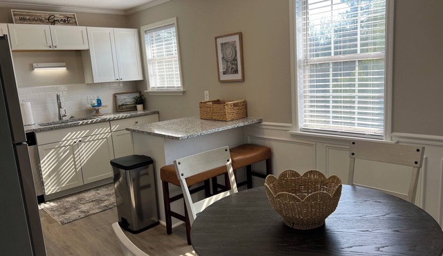 Spacious 4Bed/2Bath:Newly Refurbished: 2 Floors w/2 Living Rooms: 15 Min to GOLF in Augusta